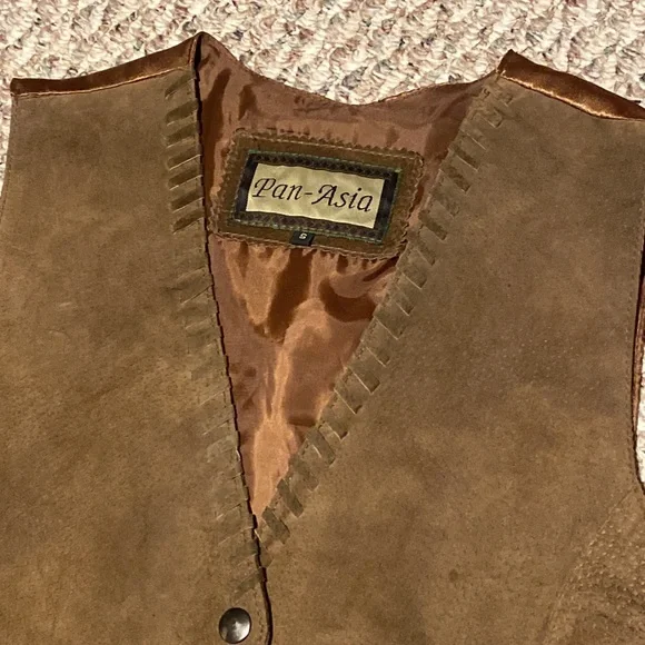 Pan-Asia Genuine Leather Vest - Picture 4 of 11